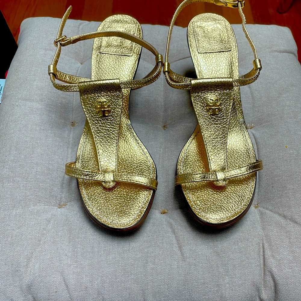 Tory Burch gold sandal 7.5 NWOT